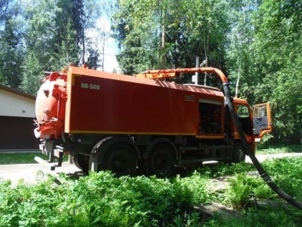 Откачка илососом КамАЗ КО-560