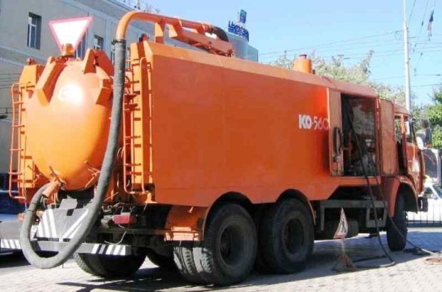 Откачка илососом КамАЗ КО-560
