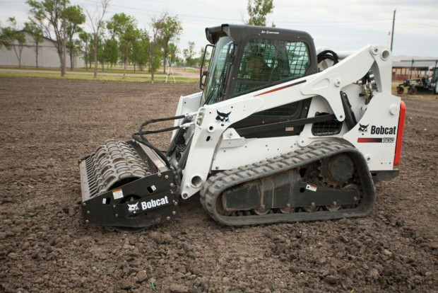 Аренда мини-погрузчика с навесным оборудованием Bobcat S530, Mustang, Case