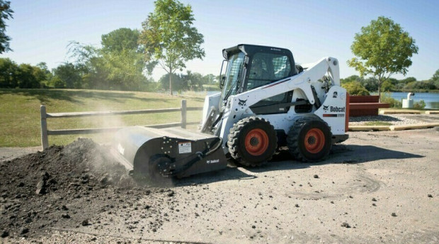 Услуги мини-погрузчика с навесным оборудованием Bobcat, Volvo, Case, JCB, Mustang