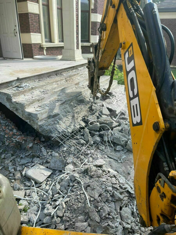Услуги экскаватора-погрузчика с гидромолотом JCB 3CX, JCB 3CX SUPER
