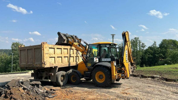 Услуги экскаватора-погрузчика с гидромолотом JCB 3CX, JCB 3CX SUPER